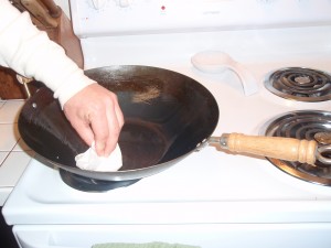 Seasoning/Cleaning the Wok Before Use